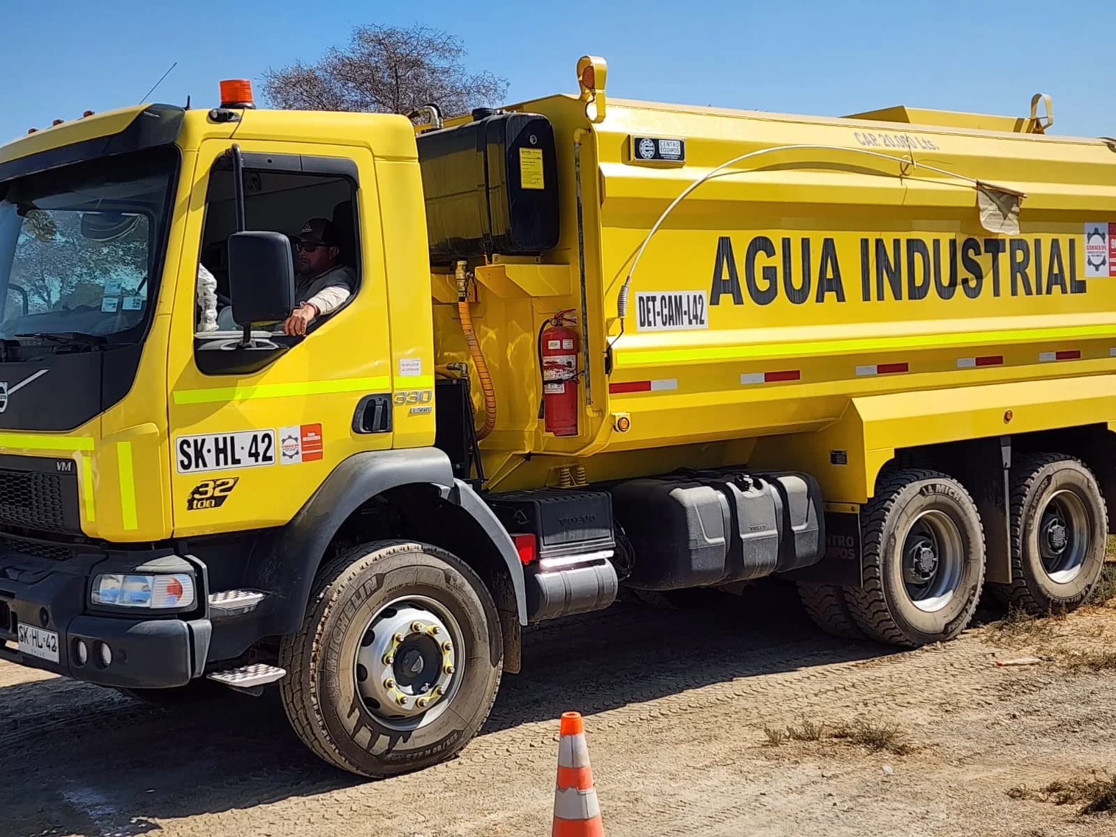 Imagen referencial de flota SERMINCO para Aljibe